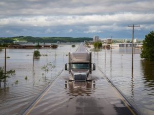 Impacto das mudanças climáticas na logística e no transporte rodoviário